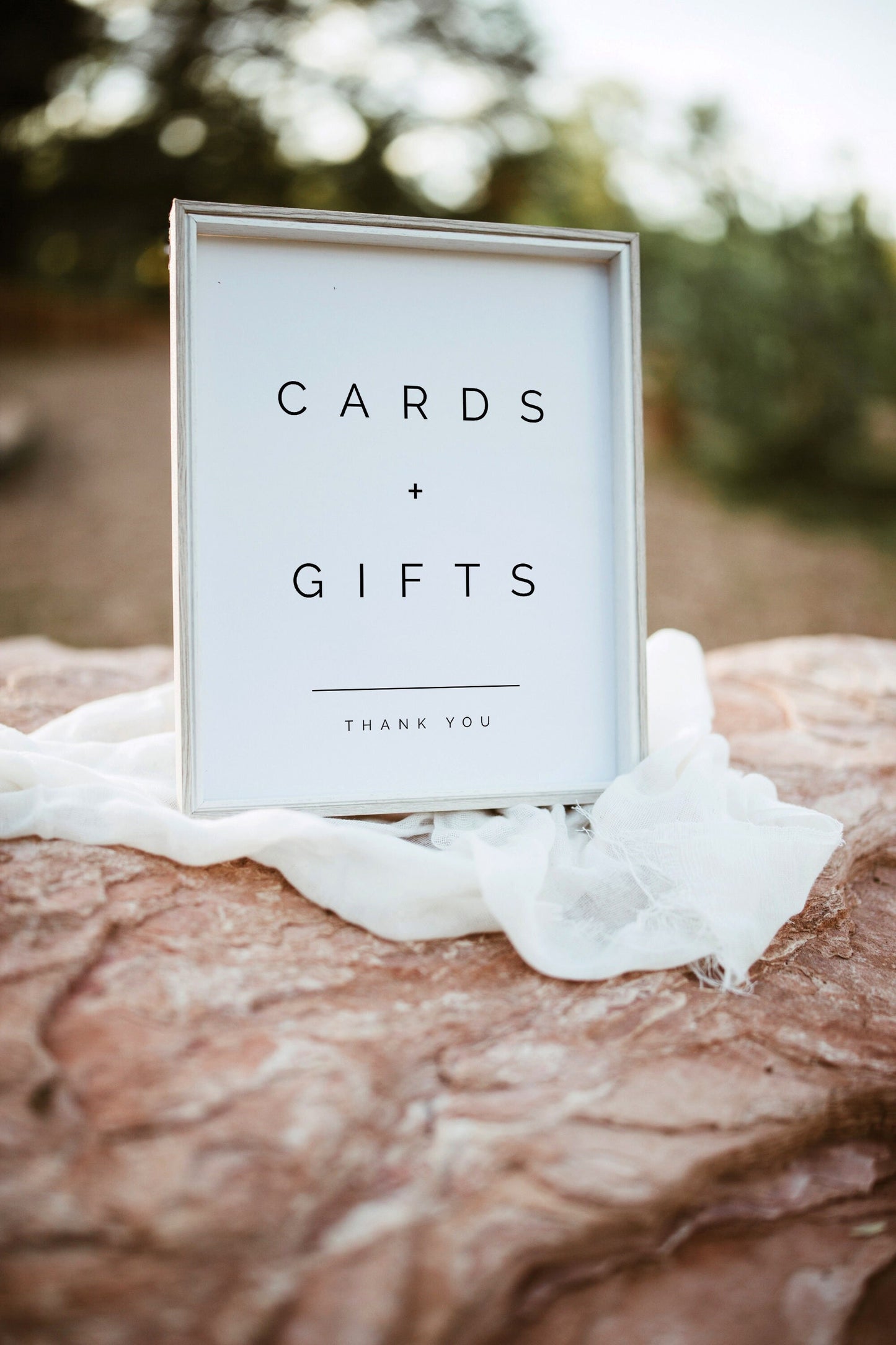 Hannah Minimalist CARDS & GIFTS Sign